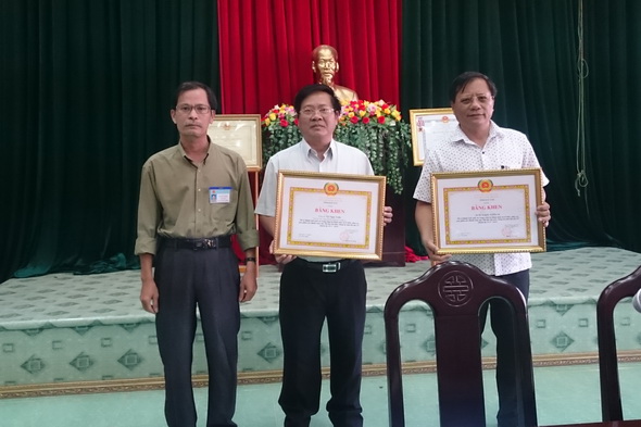 Khen thưởng thành tích tham mưu, tổ chức phục vụ Đaị hội Đại biểu Đảng bộ tỉnh lần thứ XV, nhiệm kỳ 2015-2020